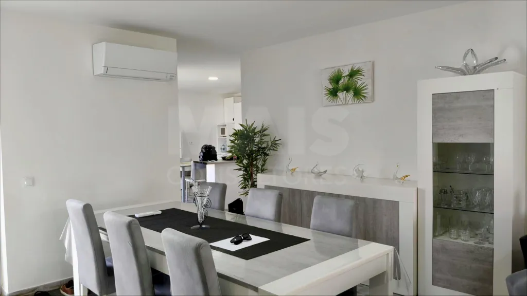 MORADIA T3 Remodelada, Mobilada c/ Suite Master, Terraço, Garagem, Vista Serra, Perto das Praias!