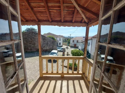 Moradia T3 com terreno em Lourosa, Oliveira do Hospital.