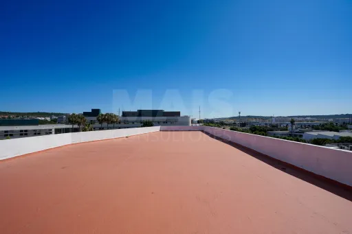 Centro de Escritórios -  Zona Central Próximo da A5 - Concelho de Oeiras