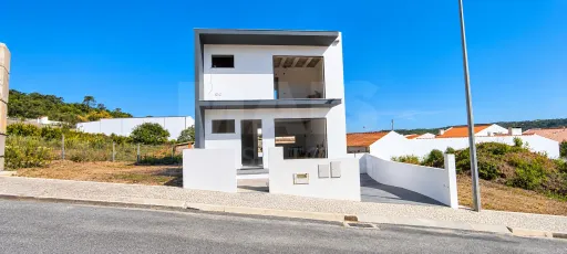 Moradia T2 Contemporânea — Conforto e Tranquilidade em Famalicão
