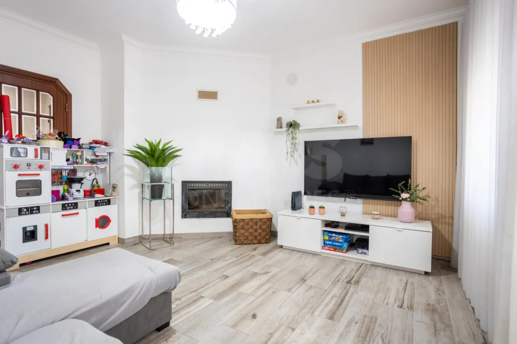 Apartamento T3 com arrecadação em Samora Correia