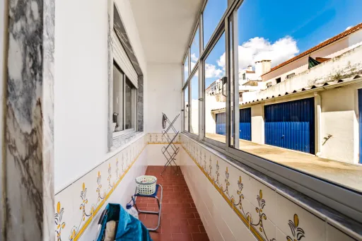 T2 ao nível do R/Chão com garagem fechada