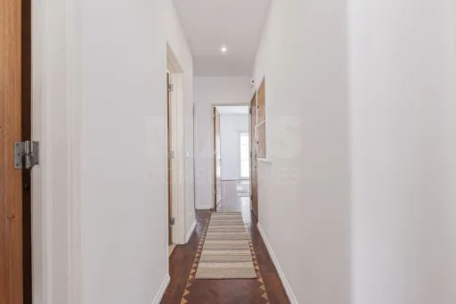 3 Bedrooms Refurbished Algés in Calçada do Rio