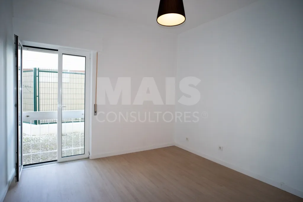 T2 em zona tranquila de Porto Salvo, perto de escolas e centros empresariais.
