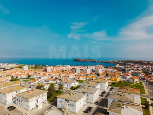 Renovated 2-Bedroom Apartment with Ocean View in Peniche