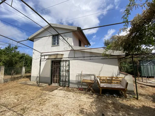 Moradia T2 com terreno de 1500 m2 no Sarzedo, Arganil