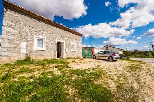 Moradia para remodelar em terreno com 1.809m2