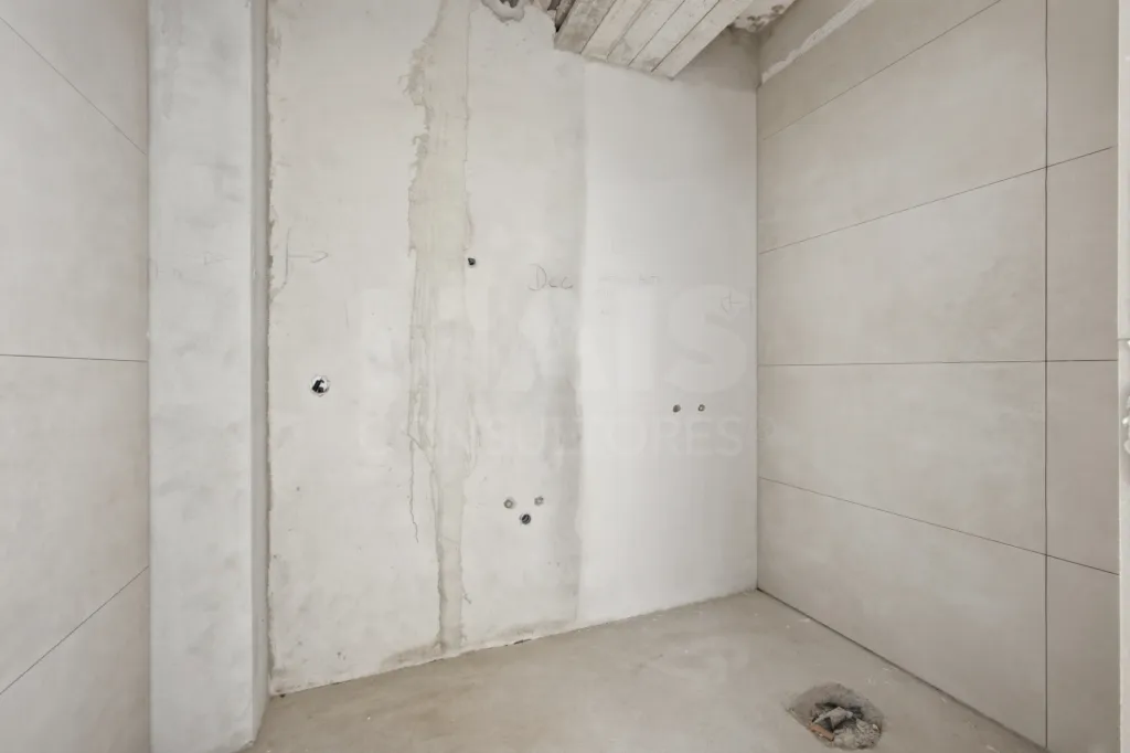 Apartamento T4 com quintal e estacionamento