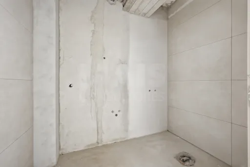 Apartamento T4 com quintal e estacionamento