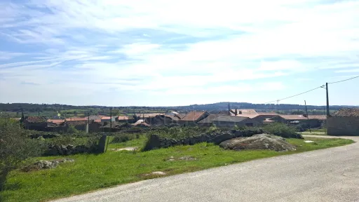 Moradia térrea T3 com Garagem e Logradouro em Malpartida - Almeida