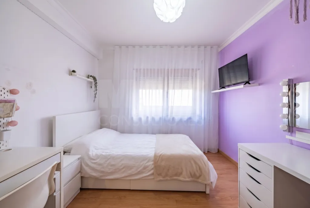 Apartamento T3 Renovado com Garagem Box – Cidade Nova, Caldas da Rainha
