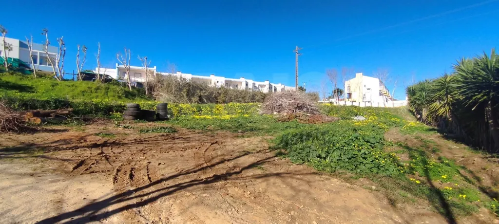 Terreno Urbano para Construção | Excelente Potencial Construtivo