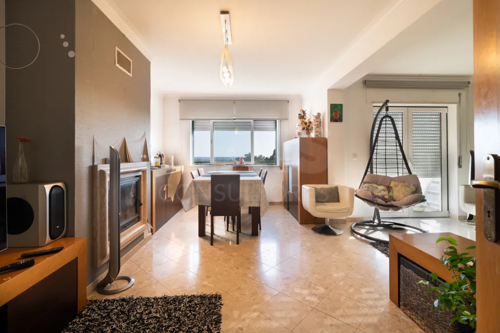 Apartamento T3 com Vista sobre o Rio Tejo