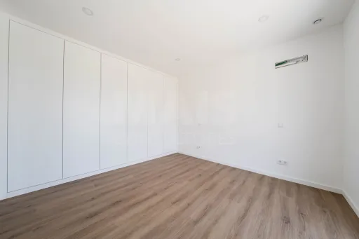 Exclusiva Moradia T4 Moderna com Conforto e Elegância Perto das Praias de Peniche