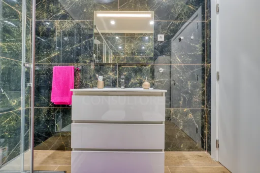 Viva com Espaço e Conforto: Moradia T4 com Anexo e Garagem em Coruche – Pronta a Habitar