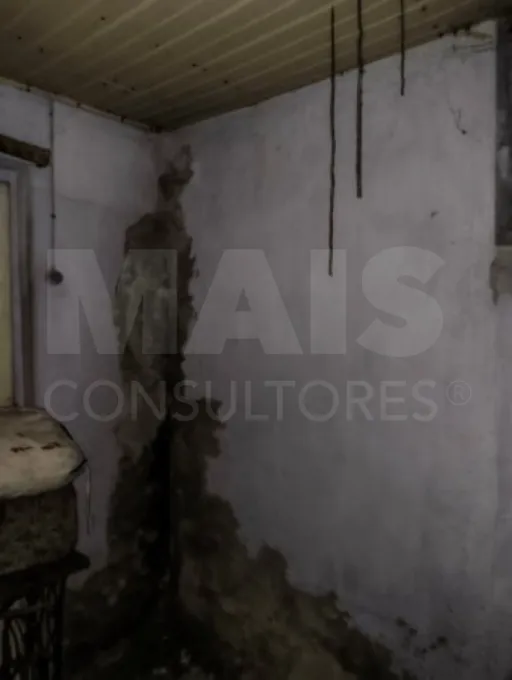Moradia com garagem para reconstrução centro de Sacavém