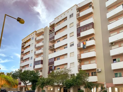 3 bedroom apartment in Laranjeiro