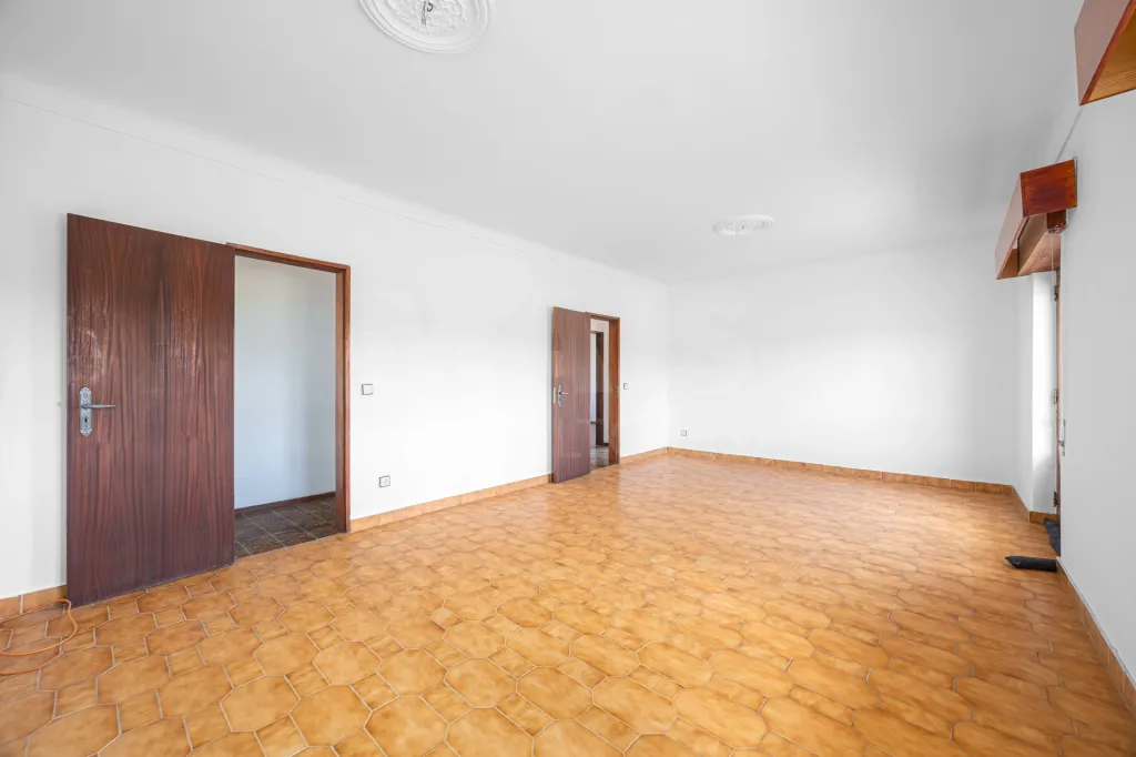 2-Bedroom House with Garage | 400 m² Lot | Ota – Alenquer