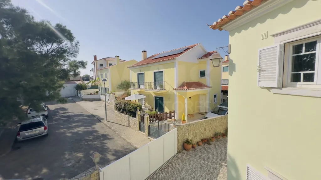 Exclusiva Moradia T4 com Jardim Privativo e Garagem | A minutos da Praia da Foz do Lizandro e da Ericeira