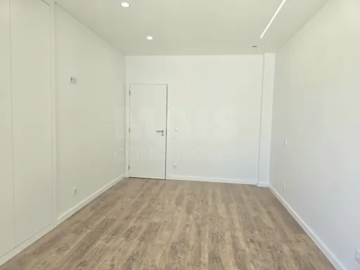 Moradia T4 térrea de luxo com piscina no Nadadouro