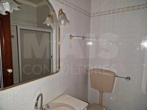 Apartamento de 3 assoalhadas junto ao Metro da Pontinha