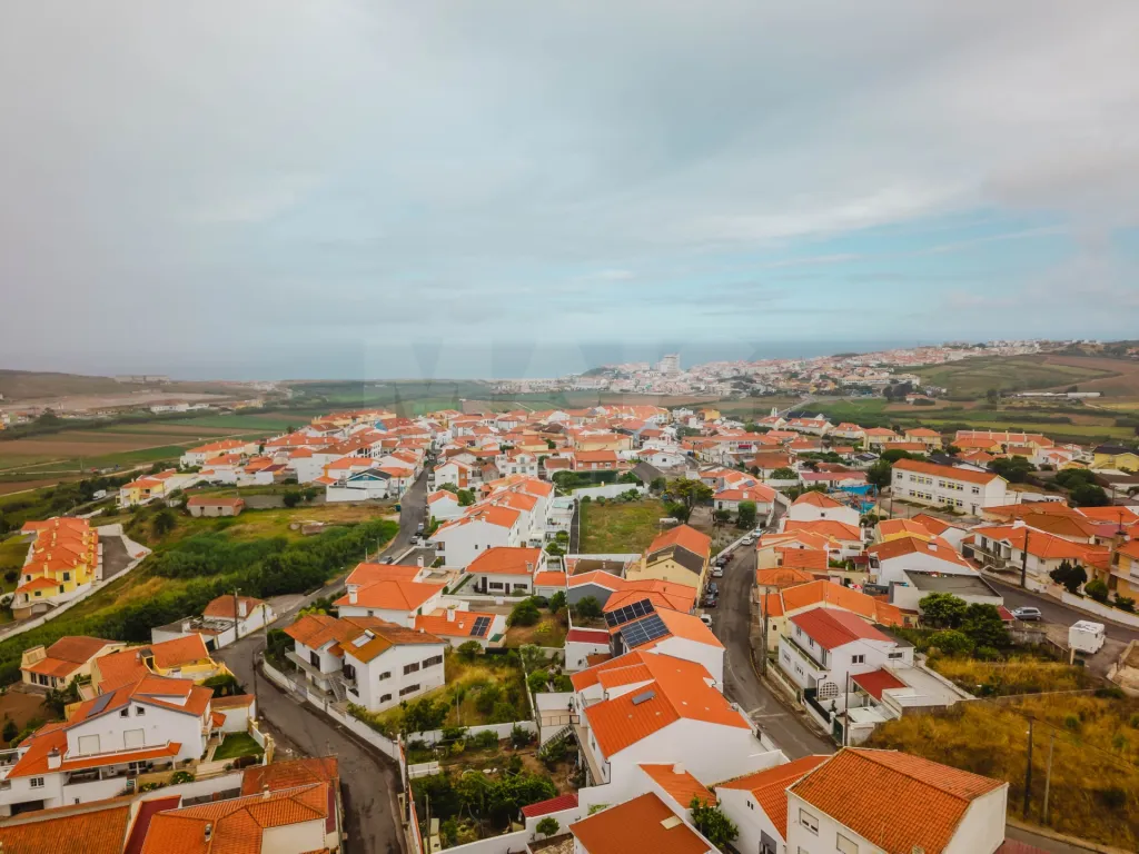 Moradia com 1.040 m² de Terreno no Seixal, Lourinhã