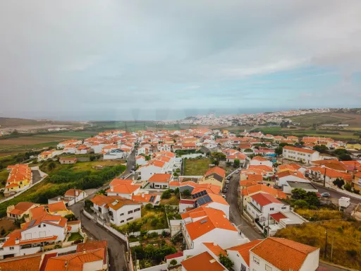 Moradia com 1.040 m² de Terreno no Seixal, Lourinhã