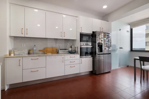 Apartamento T4 nas Torres do Restelo