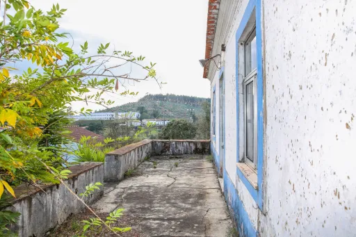 🏡 Oportunidade Única: Moradia Centenária inserida em lote 2560m2