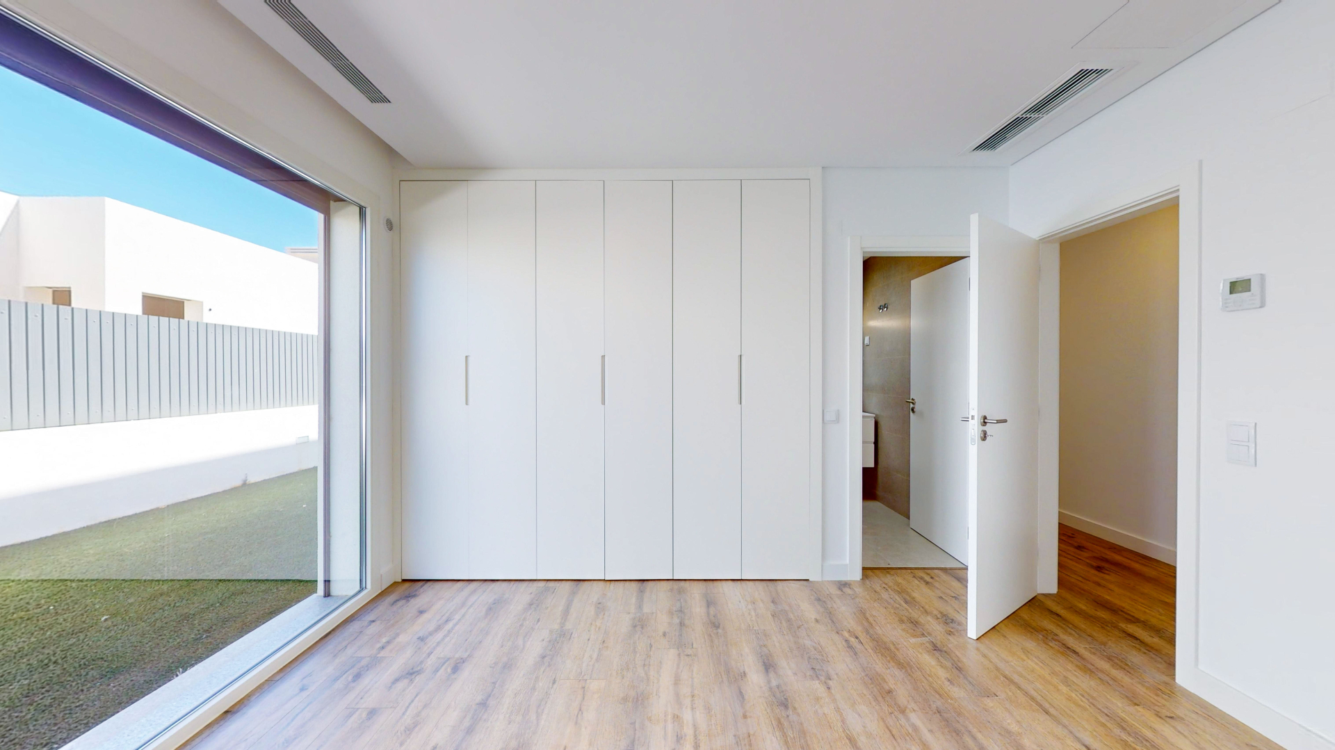 Moradias térreas T4 C\ 4 Suites e Piscina