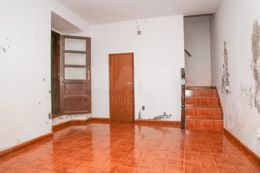 Moradia T1 para Remodelação a 20 Minutos de Alenquer