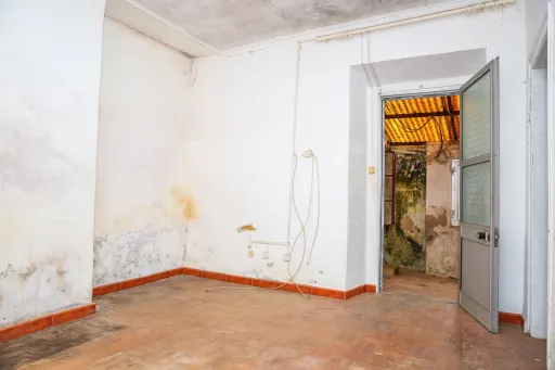 Moradia T1 para remodelar no Maxial | Torres Vedras 🏡