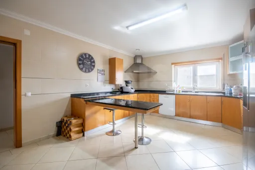 Moradia Térrea T5 com Piscina e Vista Deslumbrante – Serra de Aire e Candeeiros