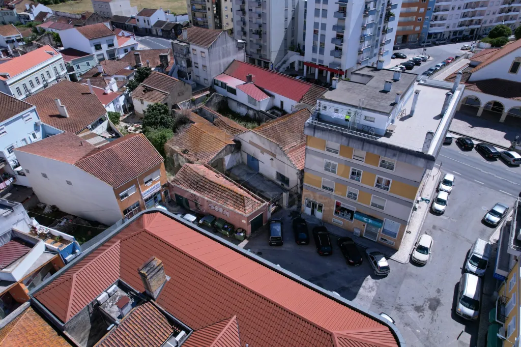 Prédio Centro Carregado / Lisboa