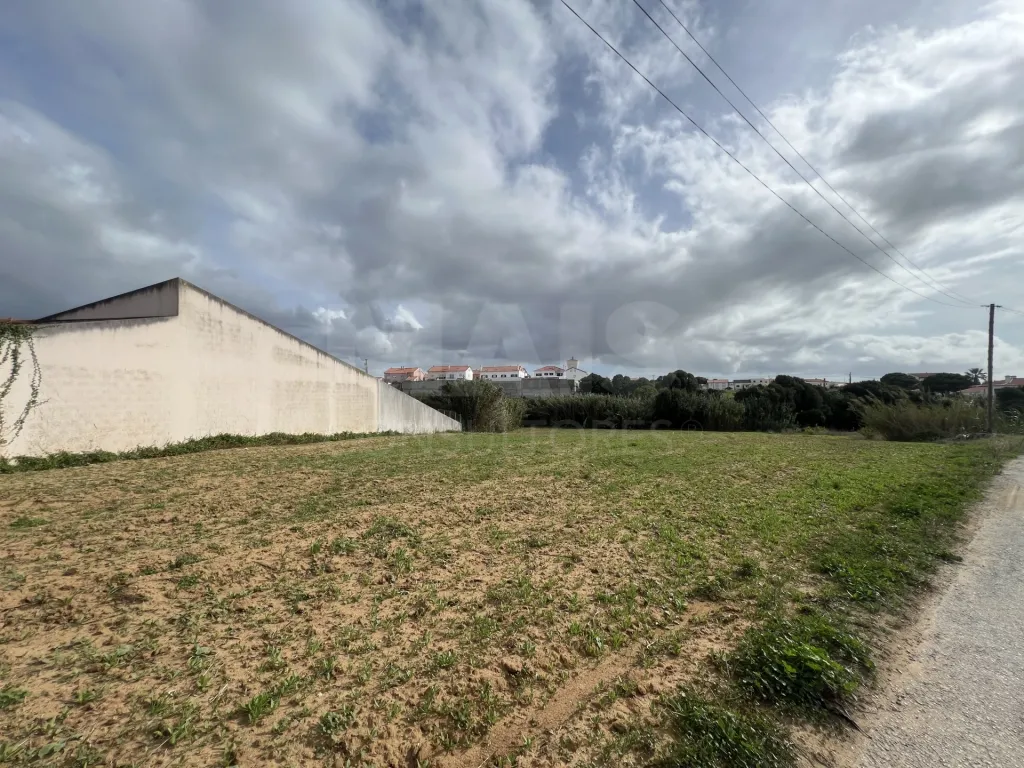 Terrenos Disponíveis em PDM Urbano Próximos das Praias do Oeste, com Fácil Acesso a Lisboa!