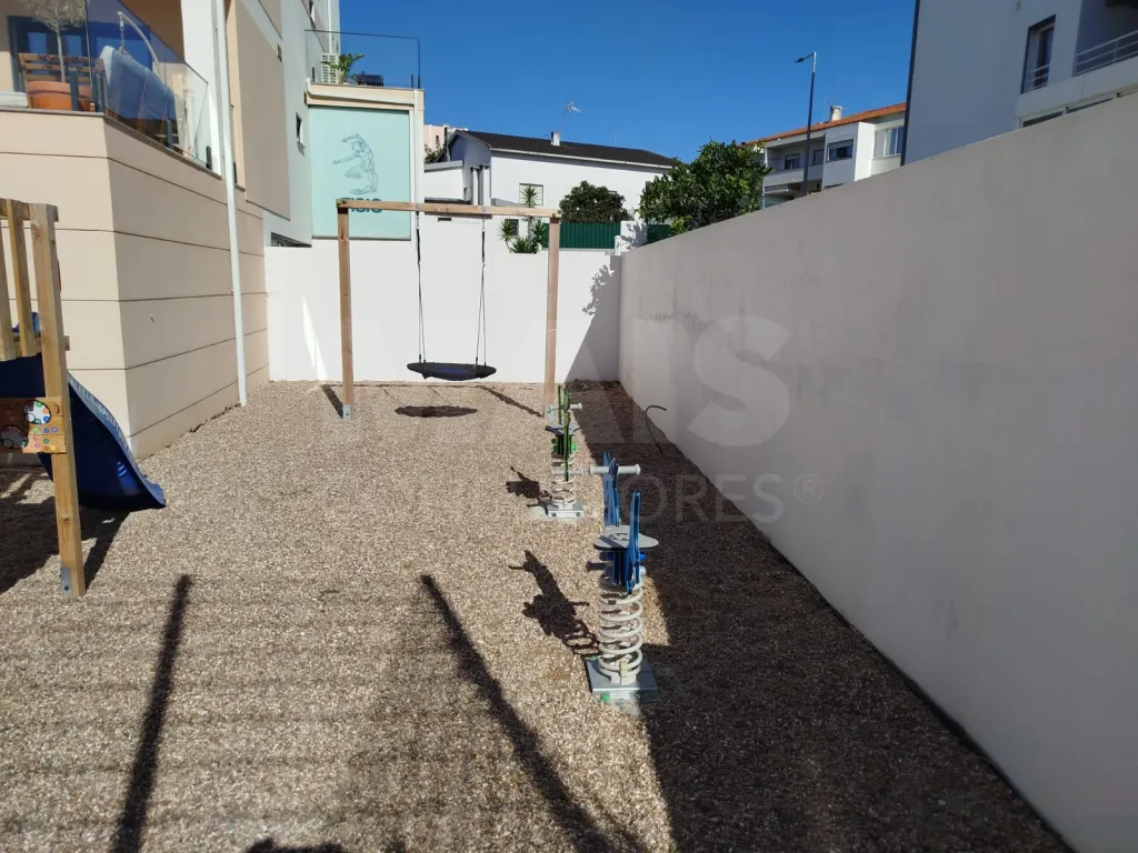 3-Bedroom Top-Floor Apartment with Panoramic Balcony, Garage, and Storage Room | Downtown Lourinhã, 10 Minutes from the Beach