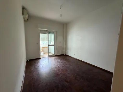 Apartamento T4 em Carnide