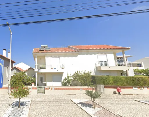 Moradia T3 com garagem em Atouguia da Baleia