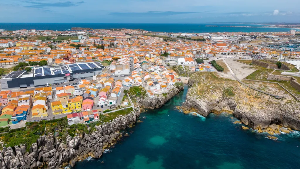Moradia com 3 apartamentos e vista mar