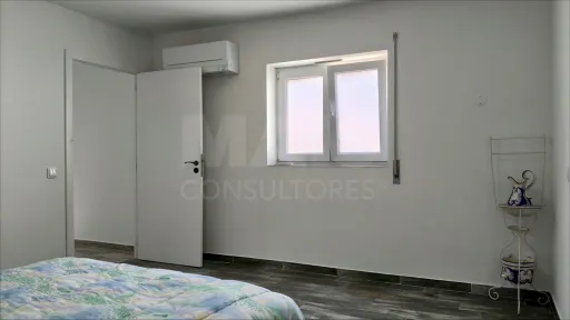 MORADIA T3 Remodelada, Mobilada c/ Suite Master, Terraço, Garagem, Vista Serra, Perto das Praias!