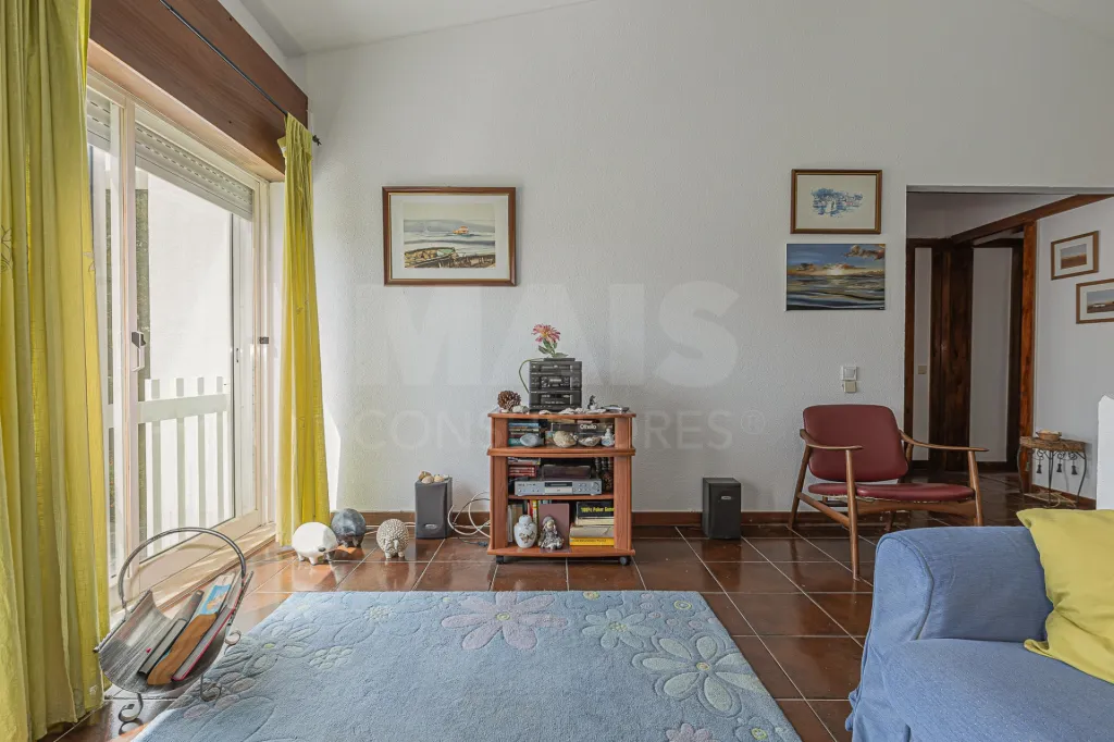 Moradia Contemporânea com terreno 700m2 em Soltroia – Próxima da Praia