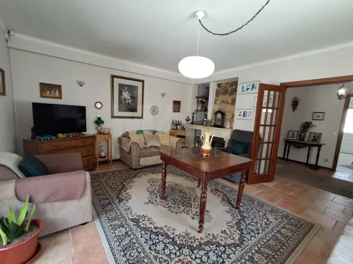 Moradia T3 Térrea com Garagem e Pátio no Nadadouro