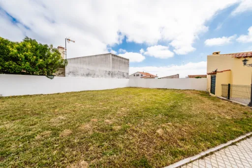 Moradia T4 em Olho Marinho | 260m² | Lote 734m²