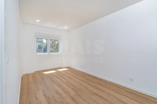 Apartamento T2 Totalmente Remodelado com Varanda no Coração de Alverca | Modernidade, Conforto e Localização de Excelência