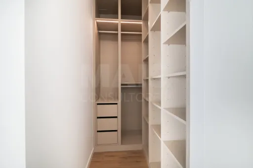 Moradia Geminada T4 + 1 em Famões