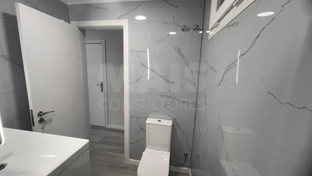T2 Remodelado com Varanda em Oeiras