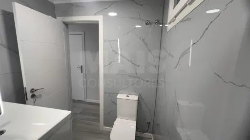 T2 Remodelado com Varanda em Oeiras