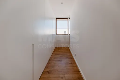Moradia T5 com Piscina - Vista Golfe e Mar