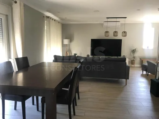 Quinta com moradia T4, piscina e anexos a 35 mint de Lisboa