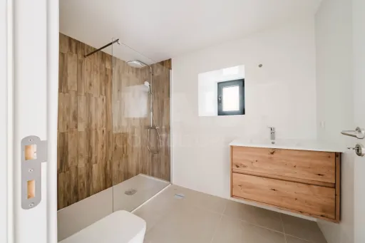 Moradia T3 Renovada C/ Logradouro e Anexos, São Bartolomeu, Lourinhã